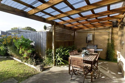 Rose Cottage - Southport Accommodation 0