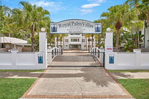 Royal Palm Villas - Southport Accommodation 2