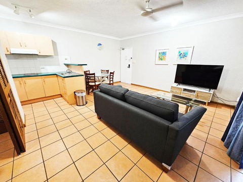 Royal Palm Villas - Southport Accommodation 0