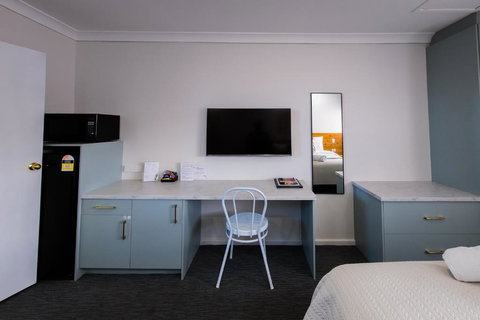 Roydons Motor Inn - Southport Accommodation 3