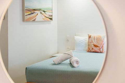 Roydons Motor Inn - Southport Accommodation 0