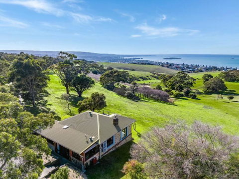 Rustic Cottage - Southport Accommodation 3