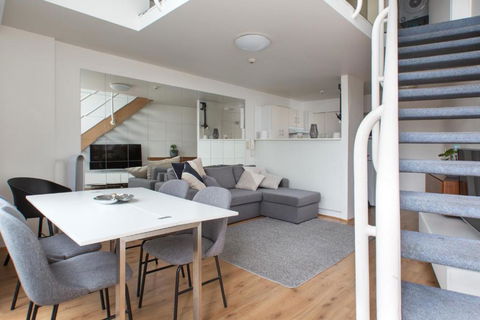 S203S - The Loft By Darling Harbour - Southport Accommodation 1