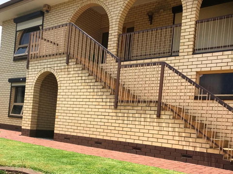 SA House - Accommodation Southport 1