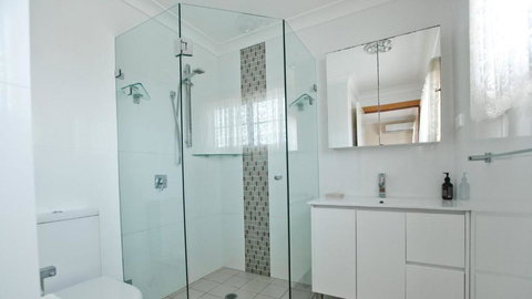 Salt Water Villa Bermagui Four Bedroom Central Location With Wifi - Accommodation Southport 3