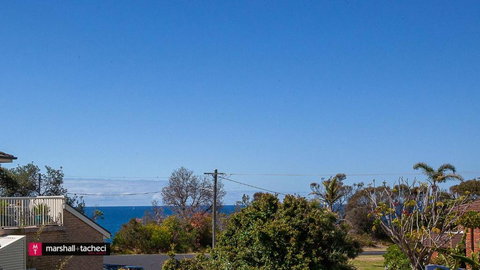 Salt Water Villa Bermagui Four Bedroom Central Location With Wifi - Accommodation Southport 1