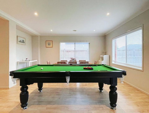 Saltwater Coast House By GoodLive - Accommodation Southport 2