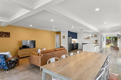 Salty Crab Bungalow - Accommodation Southport 2