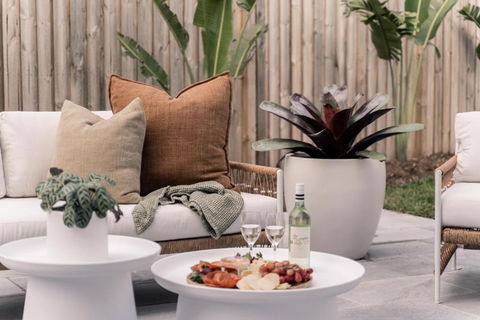 SALTY PALMS By The Sea - TWO - Southport Accommodation 3