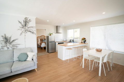 Sanbis Cabin - Hidden Boutique Retreat, Sea Views - Southport Accommodation 2