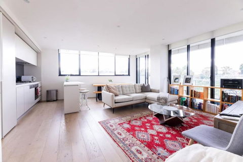 Sanctuary-Effortless City Escape - Southport Accommodation 2