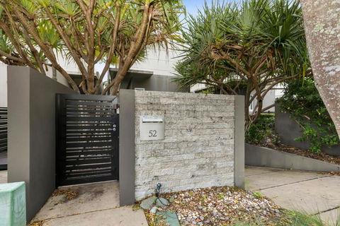 Sanctuary @ Sunshine - Southport Accommodation 1