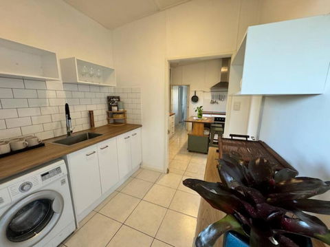Sand Bars - Spacious, Beach, Pets - Southport Accommodation 3