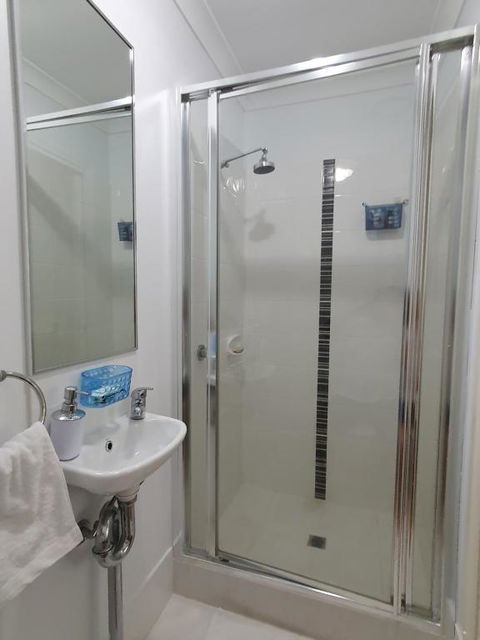 Sandalwood Guest Room - Southport Accommodation 3