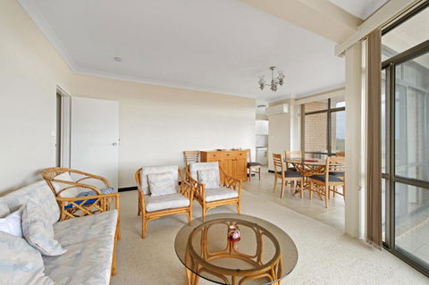 Sandpiper 9 25 Waugh Street - Southport Accommodation 1