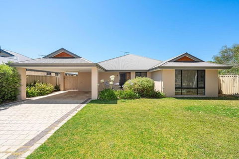 Sandpiper House - Family & Pet Friendly - Southport Accommodation 0