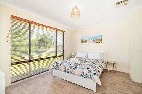 Sandpiper House - Family & Pet Friendly - Southport Accommodation 3