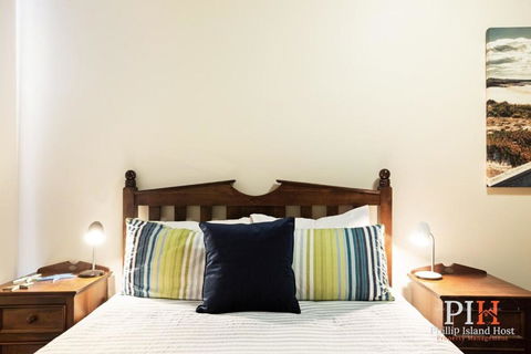 Sandy Bay Getaway W Spa 4 Bdr - Southport Accommodation 2
