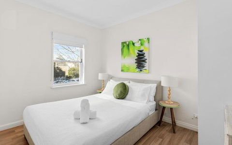 SEA BREEZE @ Smugglers Inn - Southport Accommodation 0