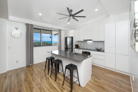 SEA-Renity On Castle Hill - Accommodation Southport 3