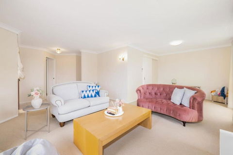 Spacious 3-BR Haven Prime Location Shopping Centre - Southport Accommodation 0