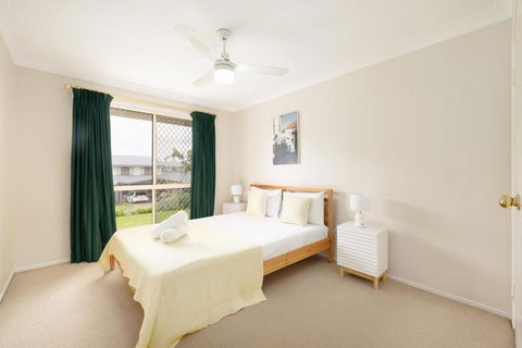 Spacious 3-BR Haven Prime Location Shopping Centre - Southport Accommodation 2
