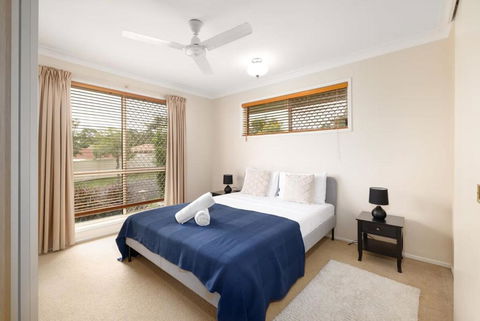 Spacious 3-BR Haven Prime Location Shopping Centre - Southport Accommodation 3