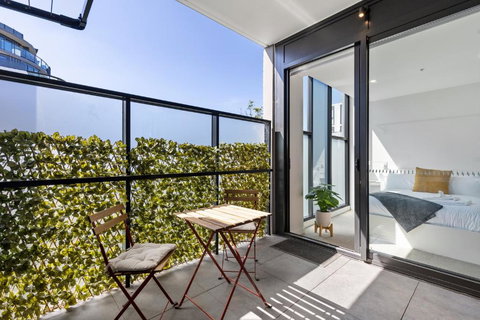 Spacious & Bright Apt Near Major Hospital Precinct - Accommodation Southport 2