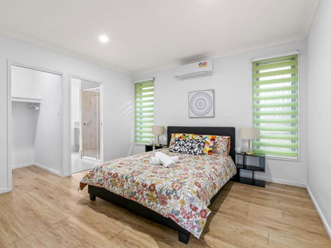 Spacious Newly Furnished 4BD Family Retreat - Southport Accommodation 2