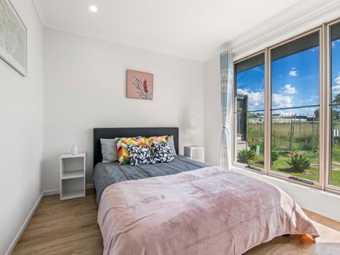 Spacious Newly Furnished 4BD Family Retreat - Southport Accommodation 3