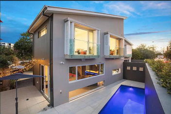 Stylish Surfers Paradise Haven 4BR4B Stunning Pool 2 with Southport Accommodation