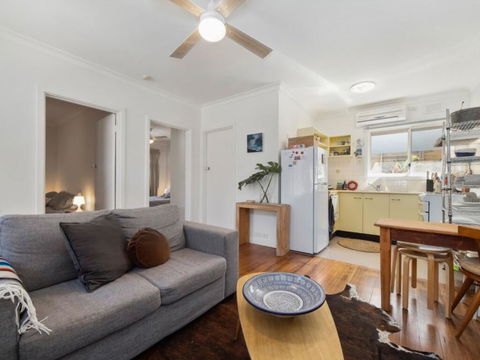 Beachside Apartment - Southport Accommodation 3