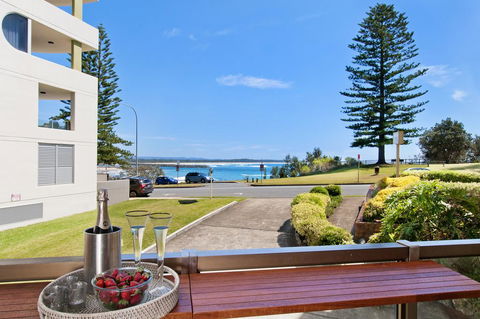 Beauty At The Beach - Modern Beachfront Apartment - Southport Accommodation 0