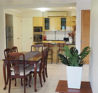 Bed and Breakfast with airport transfers and rental car - Southport Accommodation