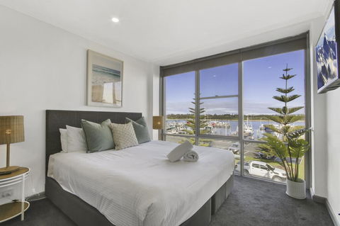 Bellevue On The Lakes - Southport Accommodation 2