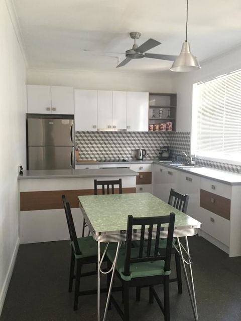 Black Cat Retreat Holiday Home - Southport Accommodation 3