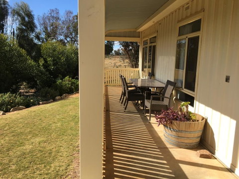 Black Jack Get-A-Way Magpies Nest - Southport Accommodation 2