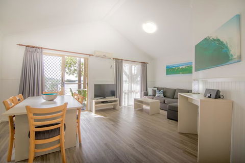 Blue Dolphin Holiday Resort - Southport Accommodation 2