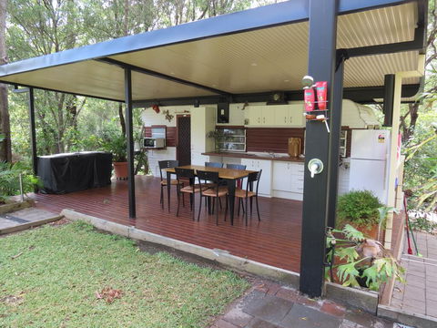 BoBRENE On Tamborine Nude Retreat - Cosy Chalet - Southport Accommodation 3