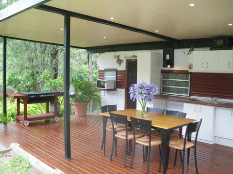 BoBRENE On Tamborine Nude Retreat - Cosy Chalet - Southport Accommodation 2