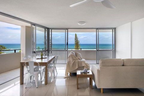 The Sands Beachfront 3 Bedroom Apartment - Southport Accommodation 2