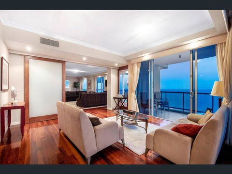 Welcome To A 275m2 Sub-Penthouse With Great Ocean - Southport Accommodation 1