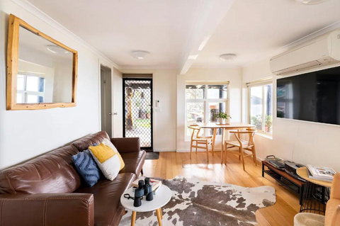 Y Vue - Beachside Apartment With Ocean Views - Accommodation Southport 1