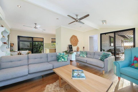A Tropical Pool Paradise In Rapid Creek - Accommodation Southport 1