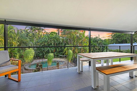 A Tropical Pool Paradise In Rapid Creek - Accommodation Southport 2