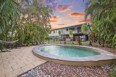 A Tropical Pool Paradise In Rapid Creek - Accommodation Southport 3