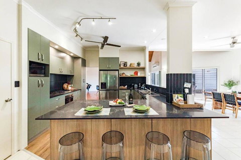 An Absolute Poolside Break By Casuarina Beach - Accommodation Southport 3