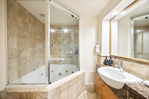 ZANZ205- Exclusive Outdoor Spa With Ocean Glimpses - Southport Accommodation 3