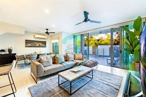 ZEN ARCTIC Luxury 2-Story T/House + Pool & Markets - Southport Accommodation 0