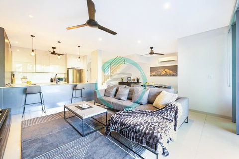 ZEN ARCTIC Luxury 2-Story T/House + Pool & Markets - Southport Accommodation 1